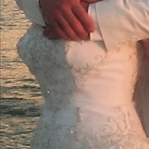 Wedding dress - Picture 4 of 6